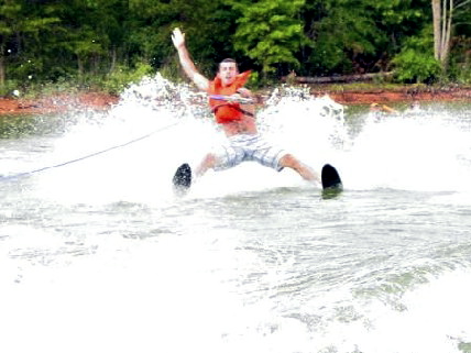 2Z3_Kevin_Skiing.jpg