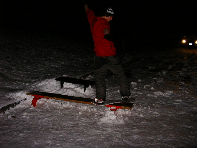 3snowskate1.jpg