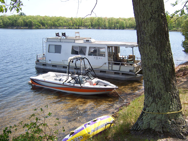 houseboat.jpg