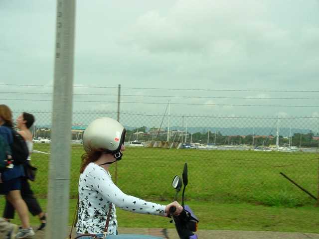 howdoiworehelmet.jpg